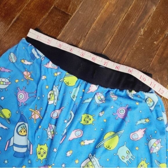 Dolls Kill Delia's New World Alien Print Contrast Trim Top & Jogger - Picture 13 of 15